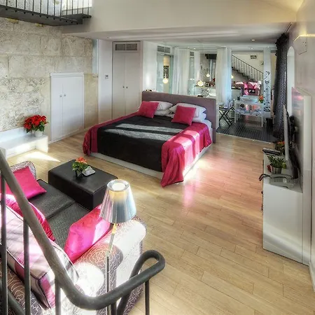 Riva Luxury Hotel